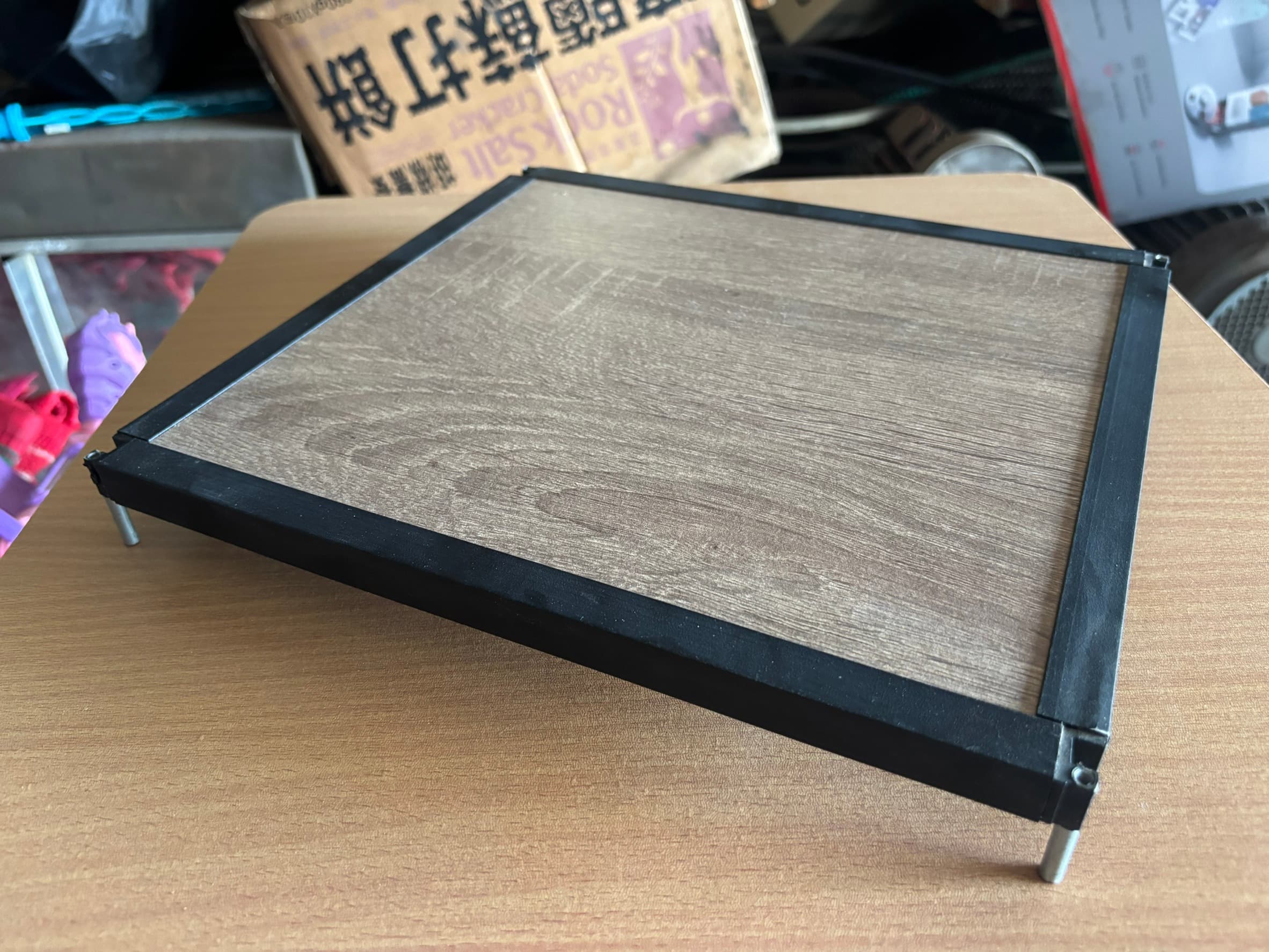 Product detail showing a metal frame and panel